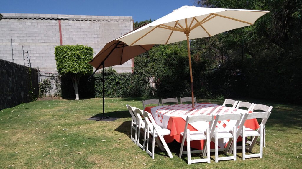 mesa imperial con silla Avant Garde y sombrilla 1