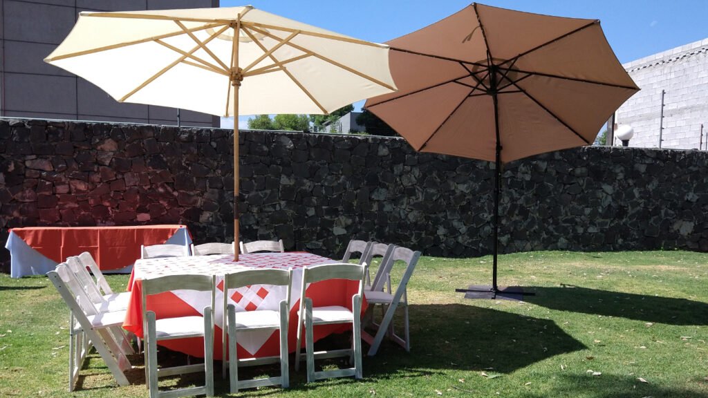 mesa imperial con silla Avant Garde y sombrilla 