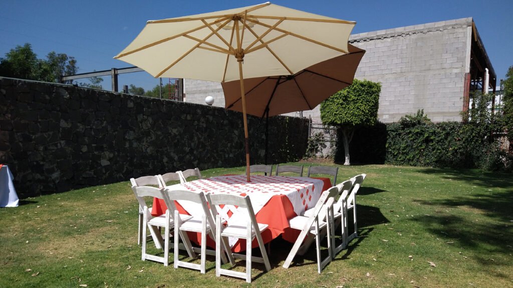 mesa imperial con silla Avant Garde y sombrilla 3